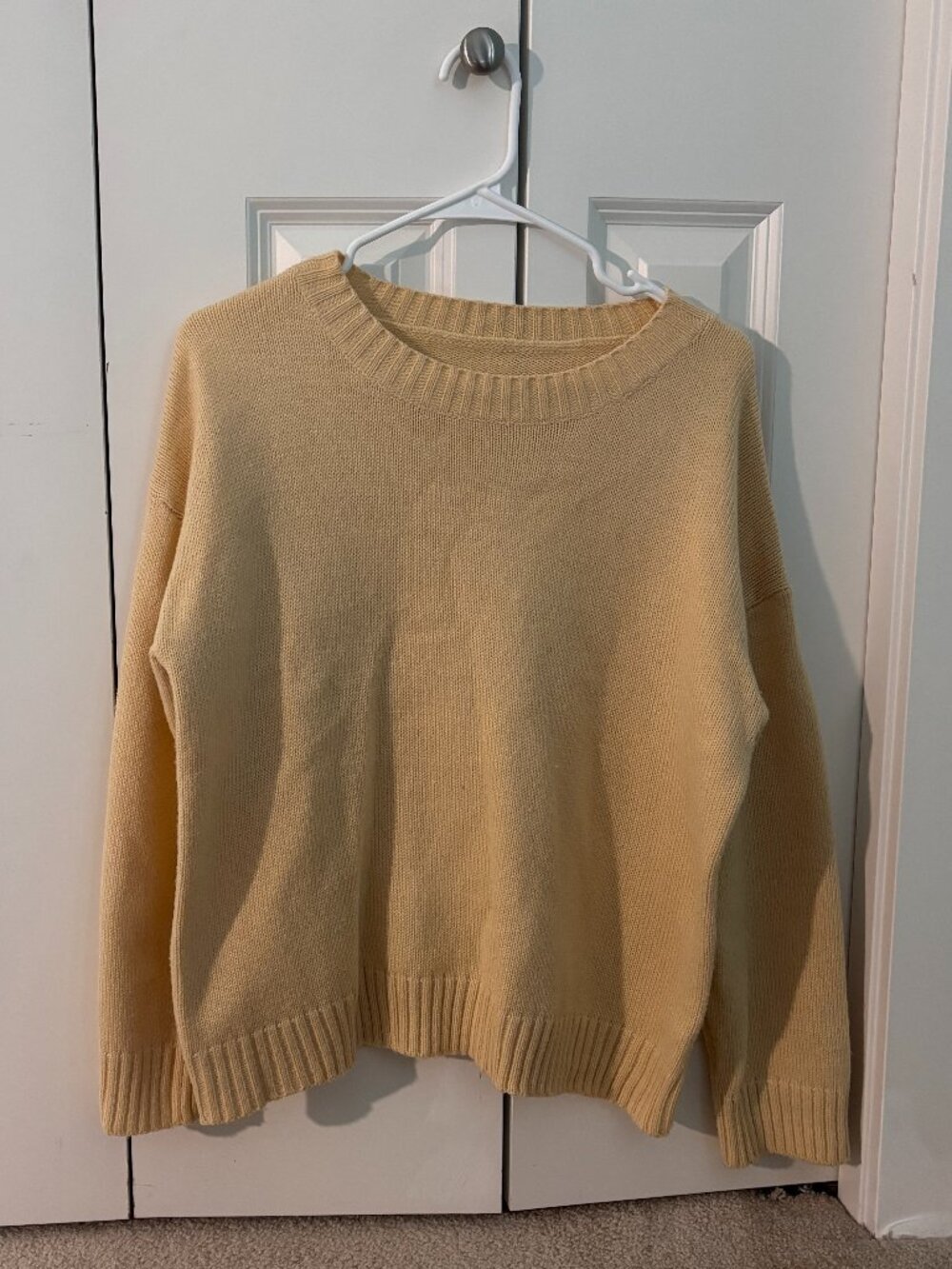 Light Yellow Crewneck Sweater Size Medium M
